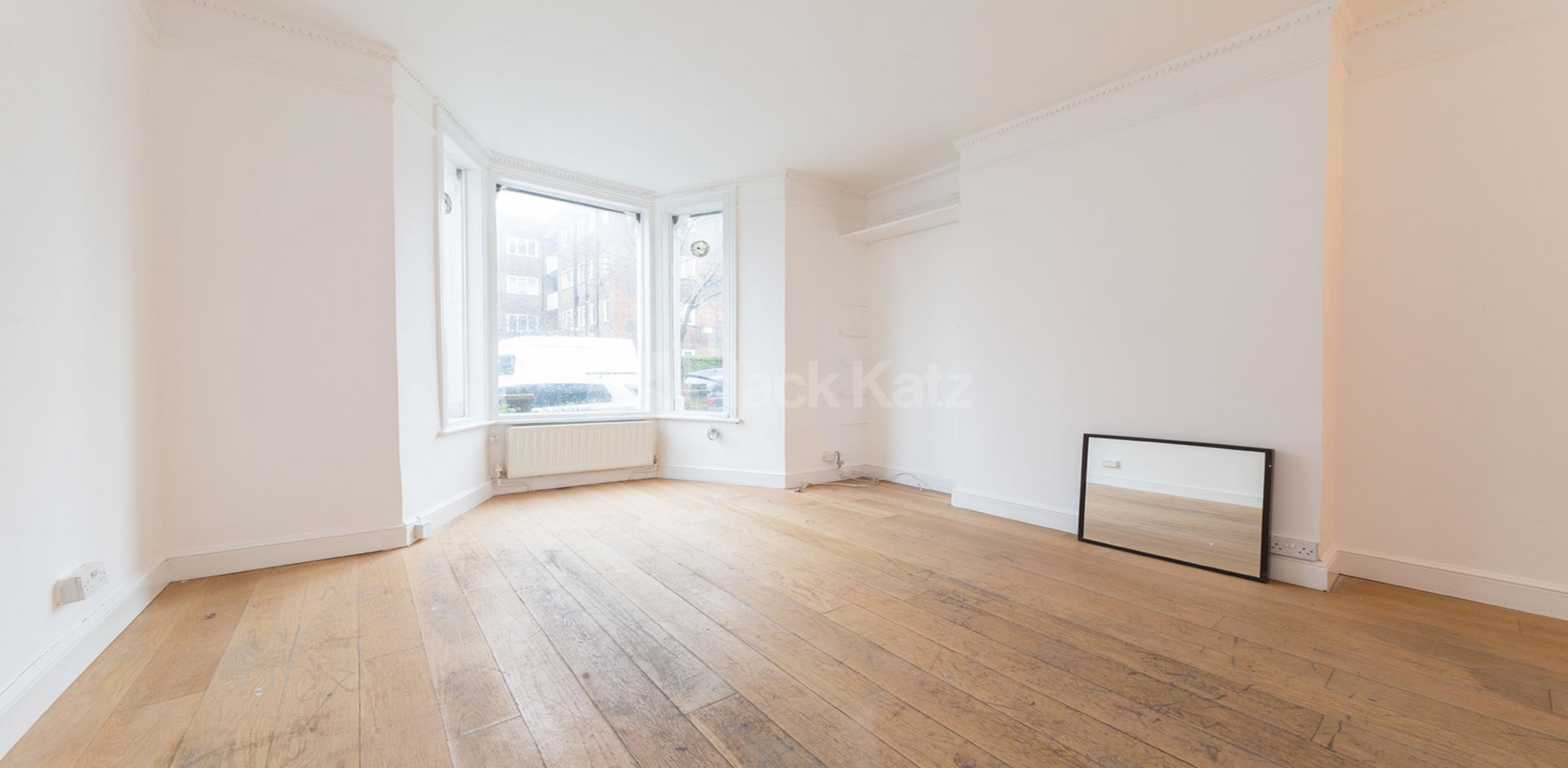 			4 Bedroom, 1 bath, 1 reception Flat			 Brewster Gardens, NORTH KENSINGTON W10